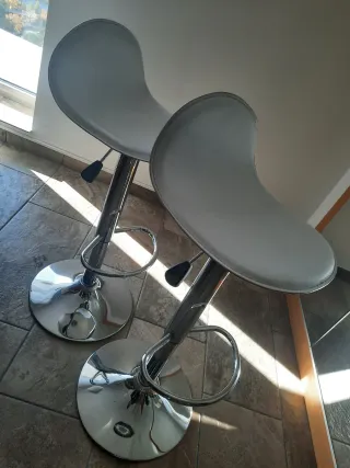 Taburetes regulables y giratorios de bar, cocina