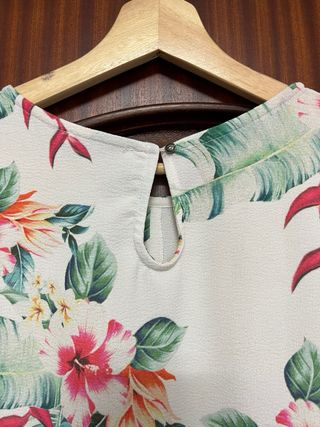 Blusa de verão com flores