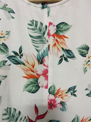 Blusa de verão com flores