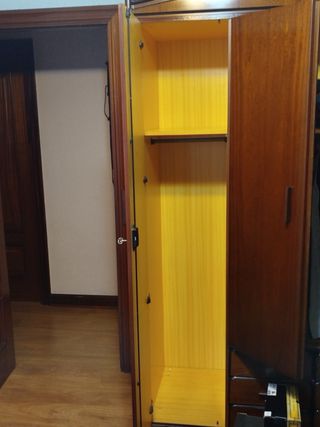 Dormitorio completo madera y mimbre