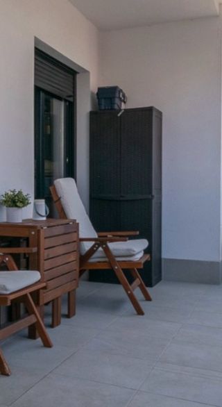 Armario exterior de plástico trenzado