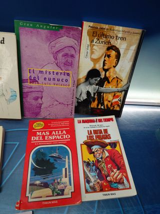 8 libros juveniles variados
