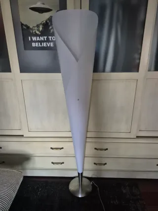 Lámpara de pie moderna blanca