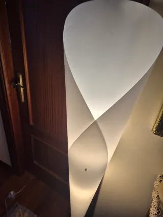 Lámpara de pie moderna blanca