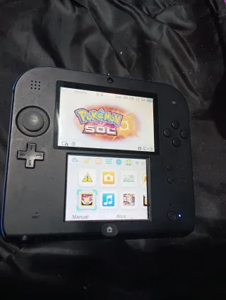 Nintendo 2DS Azul Negra y azul con Pokémon Sol