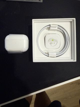 Apple AirPods Pro (2da Gen) con Estuche Carga