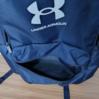Mochila Under Armour azul marino deportiva nueva