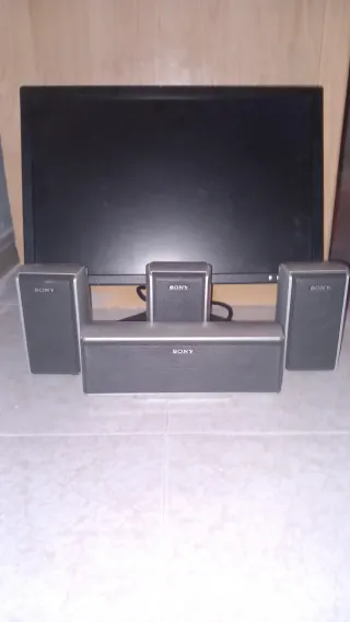 Monitor Sony y Altavoces 2.1