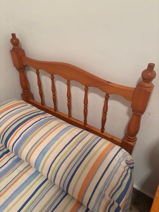 5 Colchones con Tapiflex y cabecero. Urge retirada