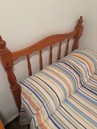 5 Colchones con Tapiflex y cabecero. Urge retirada