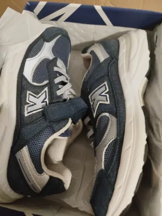 Deportivas unisex talla 34.