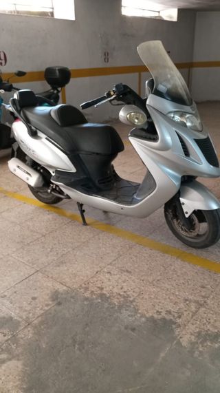 Kimco Granding 125cc Scooter Plata