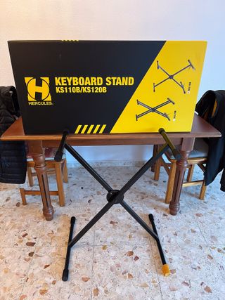 Teclado MIDI Komplete Kontrol A49 más Soporte