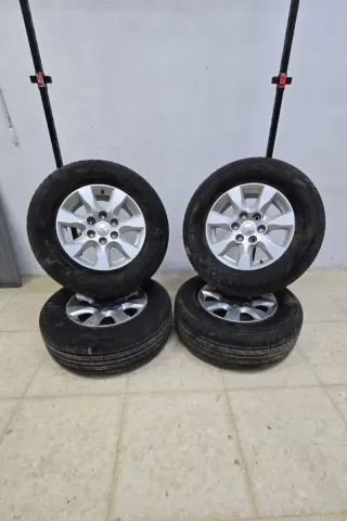 Llantas y Neumáticos Mitsubishi Montero Originales
