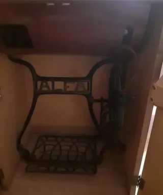 Máquina de coser ALFA antigua