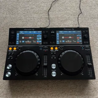 Pareja Pioneer XDJ-700 con Decksaver  100% Perfect
