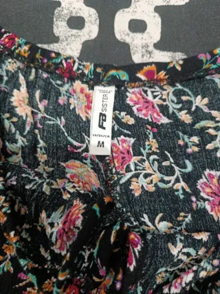 Blusa floral manga larga talla M