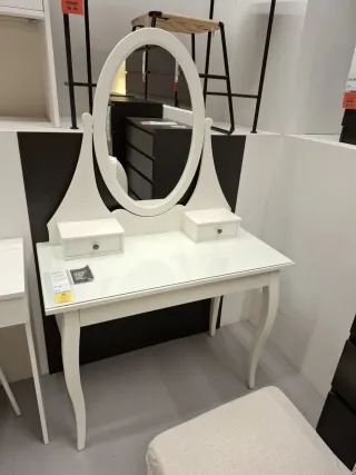 Aston Martin DB12 2025