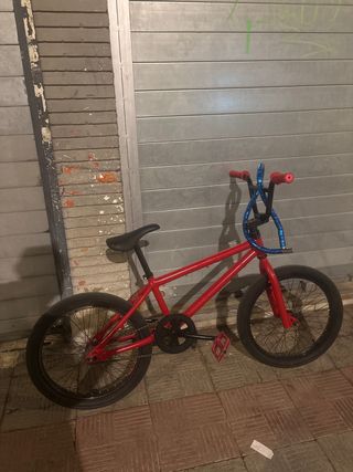 Bicicleta BMX Roja