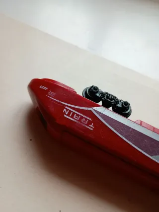 Tren eléctrico rojo