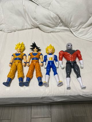 Figuras Dragon Ball Goku y Jiren desmontables.