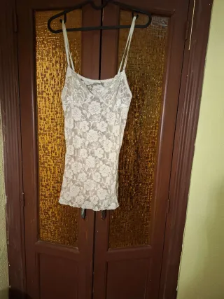 Camiseta tirantes encaje floral