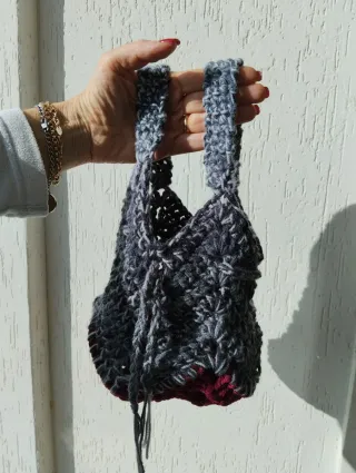 Borsetta uncinetto grigio e rosso