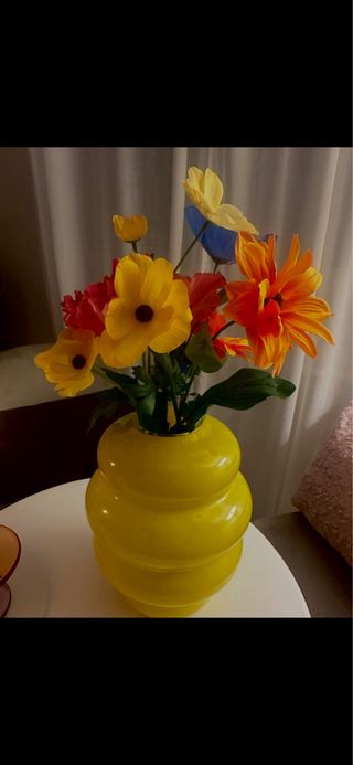 Jarrón de cristal amarillo y naranja