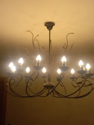 Lámpara de techo forja negra y dorada 12 brazos