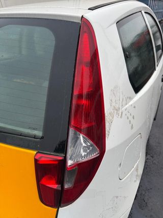PILOTO TRASERO DERECHO FIAT PUNTO 1.3 JTD 2007