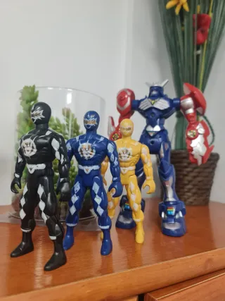 Figuras Power Rangers y Megazord