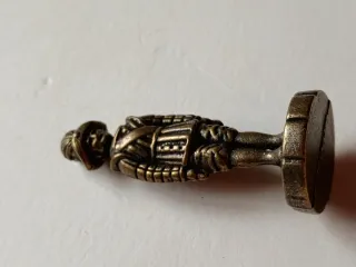 Soldado metálico dorado vintage