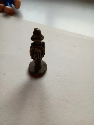 Soldado metálico dorado vintage