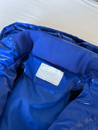 Parka vinilo azul con capucha