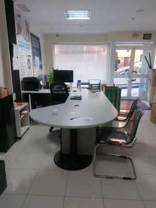 Mesa de oficina forma curva