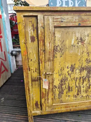 Armario de madera rústico