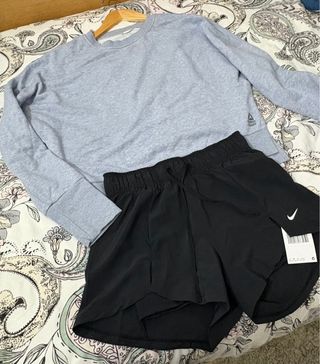 Sudadera deportiva gris