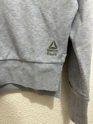 Sudadera deportiva gris