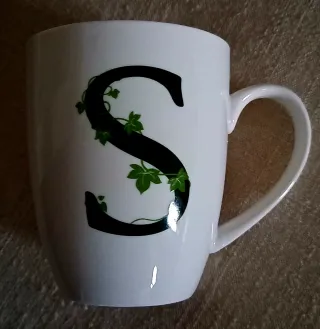Tazza mug con iniziale S e foglie verdi