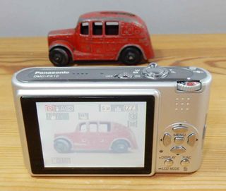 1701-Cámara PANASONIC LUMIX DMC-FX10-6Mpx-35/105mm