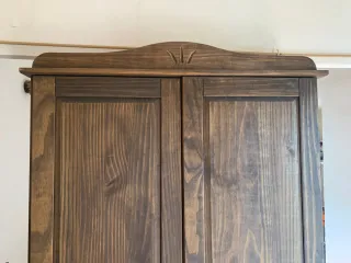 Armario de madera rústico