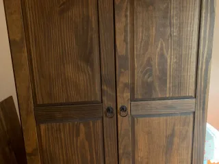 Armario de madera rústico