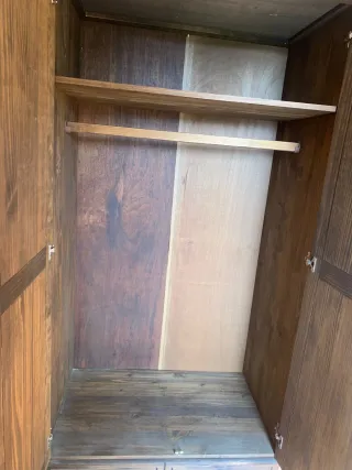 Armario de madera rústico