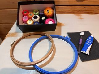 Ago magico per ricamo + colla per tessuti