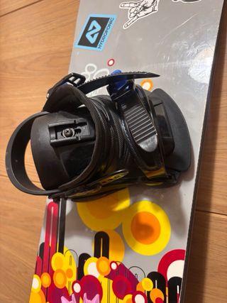 Tavola da snowboard con attacchi