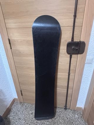 Tavola da snowboard con attacchi