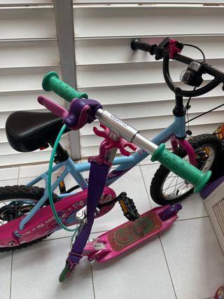 Bicicleta infantil azul y rosa