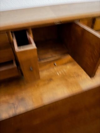 Escritorio antiguo de madera