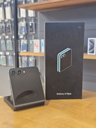 SAMSUNG Z FLIP 6 512GB NERO pixel nero sullo schermo