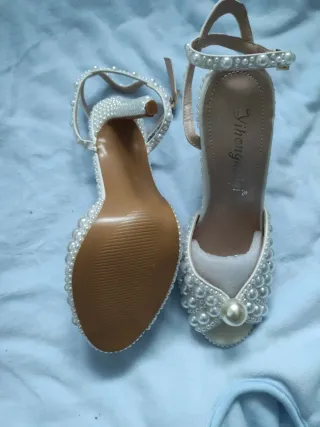 Zapatos de tacón con perlas